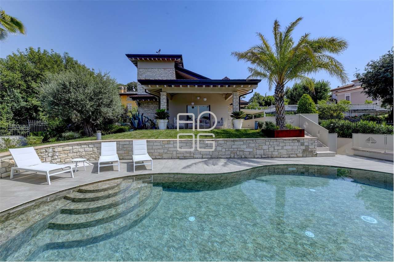 3 bedrooms Villa in Lonato del Garda, Italy No. 151768