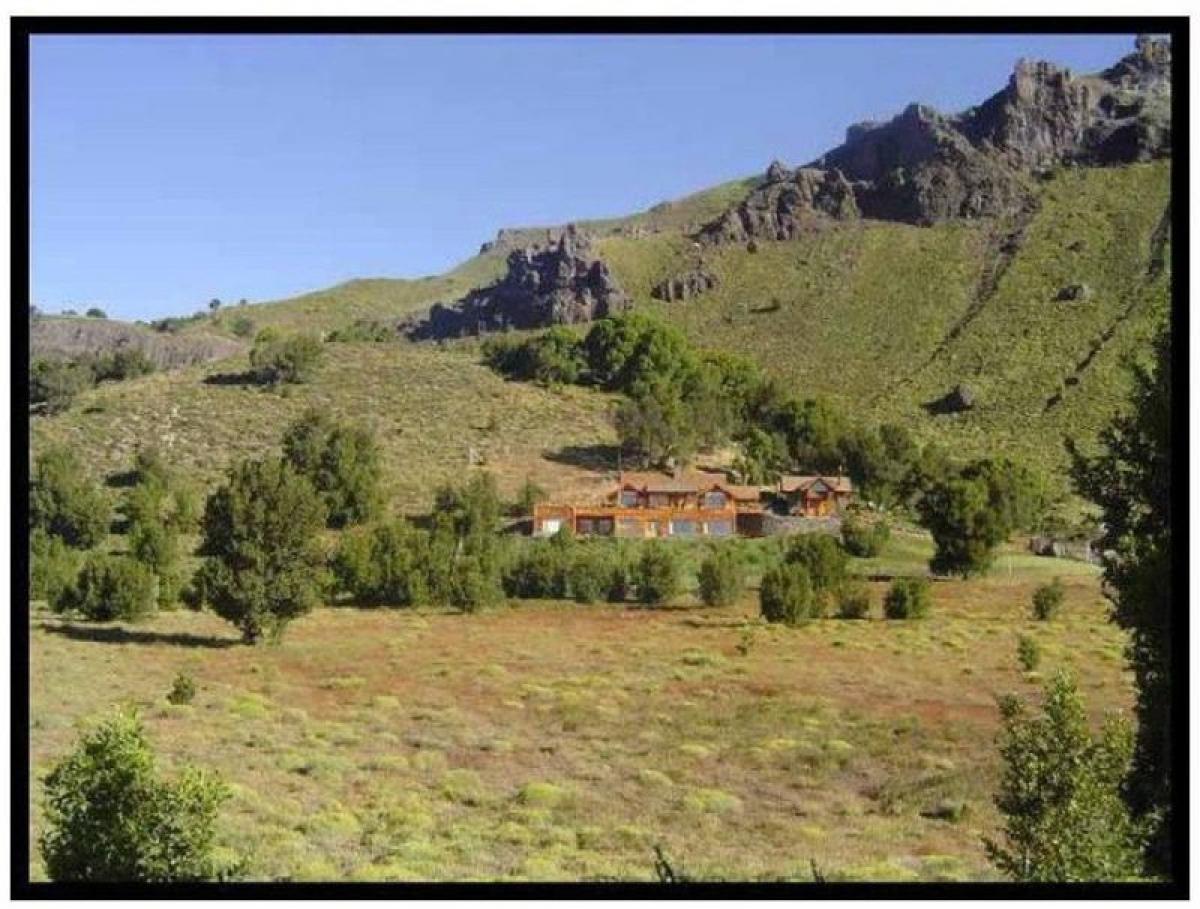 6 bedrooms House in Neuquen, Argentina No. 7572