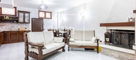 Casa de 3 dormitorios en Rome, Italy No. 8696 13