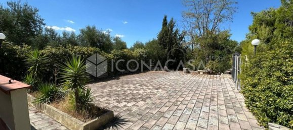 4 bedrooms Villa in Andria, Italy No. 318660 3