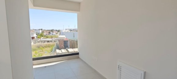 1 Schlafzimmer Wohnung in Larnaka, Cyprus, Nr. 181146 2