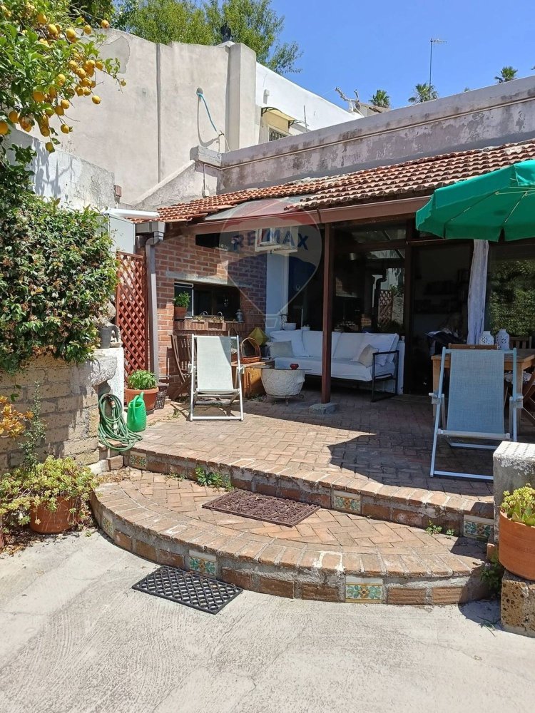 5 bedrooms Apartment in Pozzuoli, Italy No. 326327