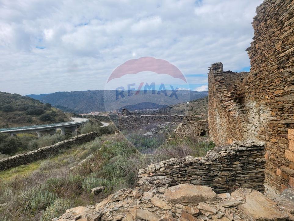 Terreno en Torre de Moncorvo, Portugal 1000000 m² No. 88202