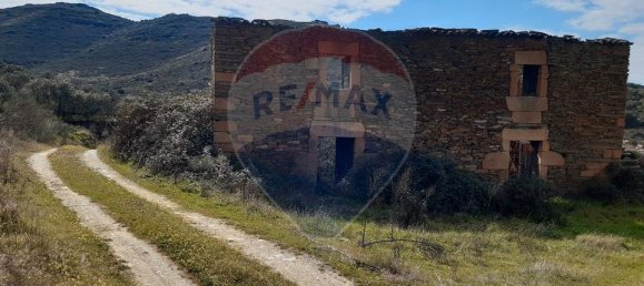 Terreno en Torre de Moncorvo, Portugal 1000000 m² No. 88202 7