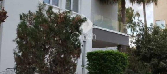 3 bedrooms Apartment in Limassol, Cyprus No. 20273 6