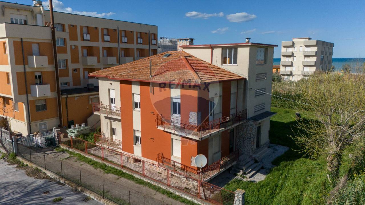 16 rooms House in Senigallia, Italy No. 2258