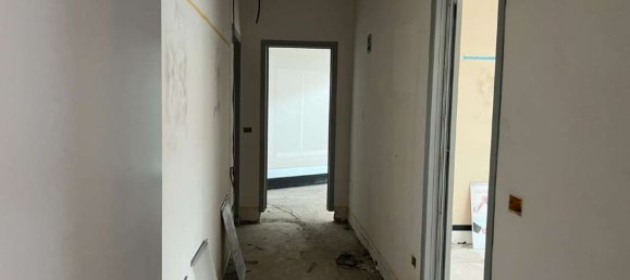 Gewerbliche Immobilie in Reggio Emilia, Italy 306m², Nr. 149160 3
