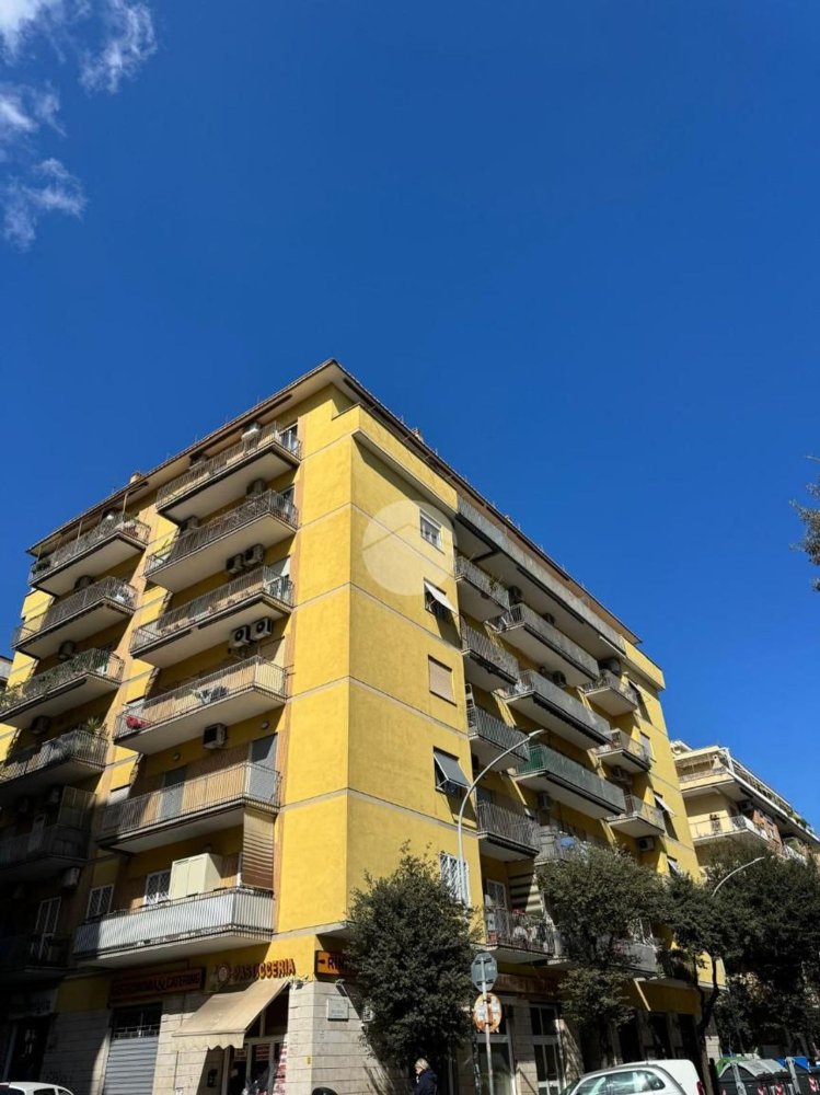 2 rooms Apartment in Rome, Italy No. 201305