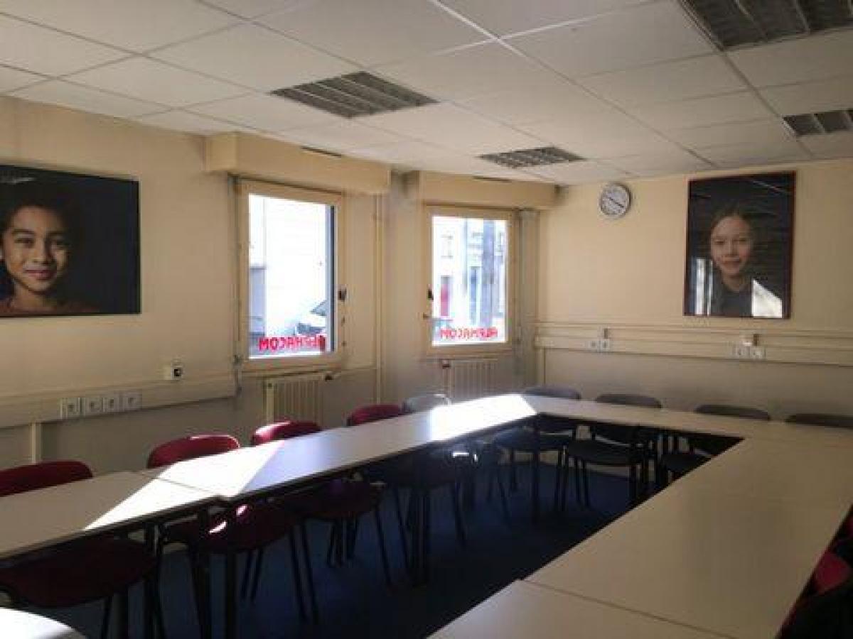 Oficina en Tours, France 113 m² No. 17389