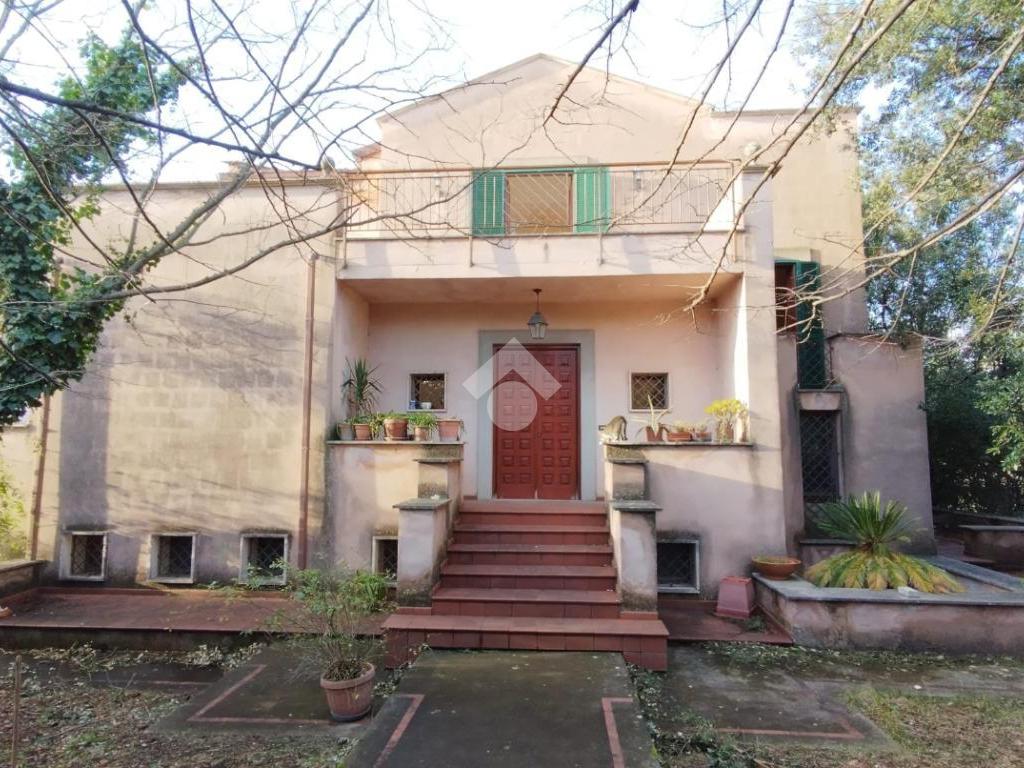 4 bedrooms Villa in Cervaro, Italy No. 206813