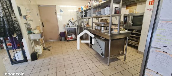246m² Commercial property in Arnac-Pompadour, France No. 313087 7