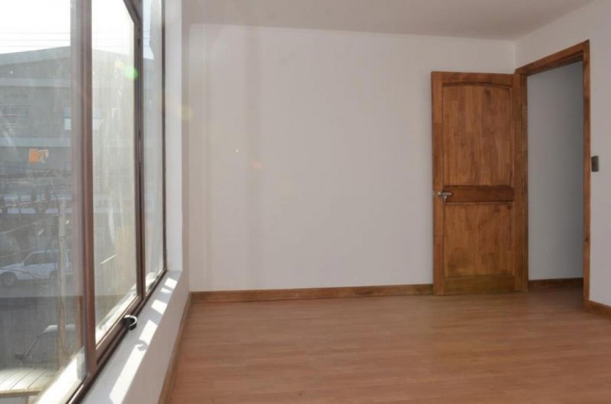 70m² Office in Maule, Chile No. 327