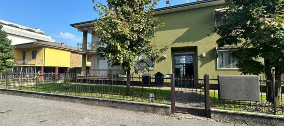 3 rooms Apartment in Pontoglio, Italy No. 6005 37