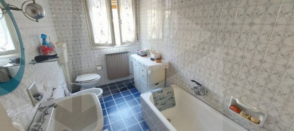 Дом с 4 комнатами в Фьорано Моденесе, Италия № 33599 17