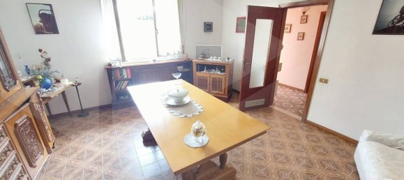 Дом с 4 комнатами в Фьорано Моденесе, Италия № 33599 2