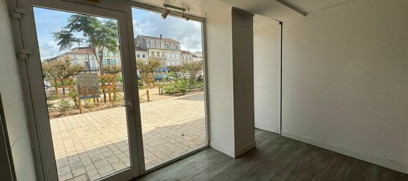 Коммерческая недвижимость 47м² в Вильнёв-сюр-Ло, Франция № 355082 3