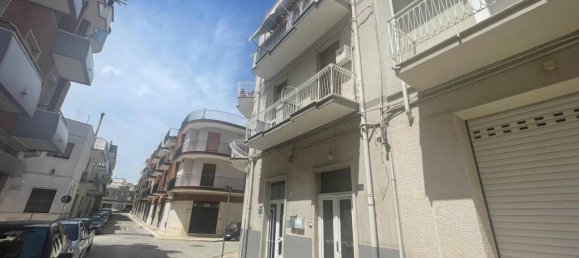 2 rooms Apartment in Andria, Italy No. 26695 3