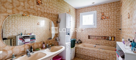 4 bedrooms House in Laruscade, France No. 98825 8