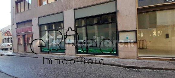 4 rooms Commercial property in Mantua, Italy No. 346623 2