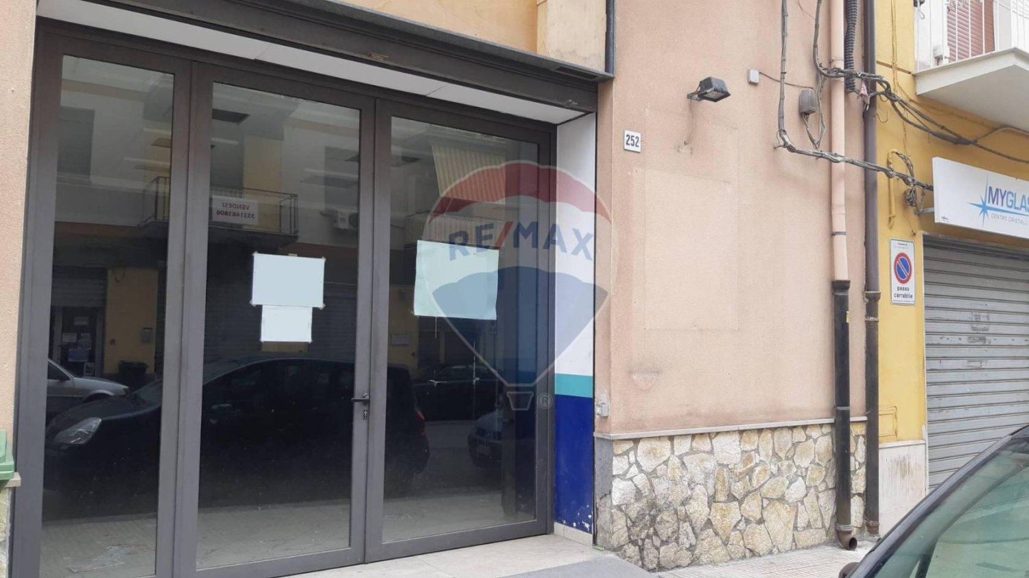 2 rooms Commercial property in Caltanissetta, Italy No. 128288