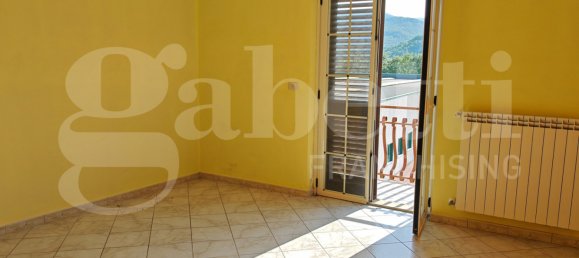 3 bedrooms Apartment in Montaquila, Italy No. 311703 8
