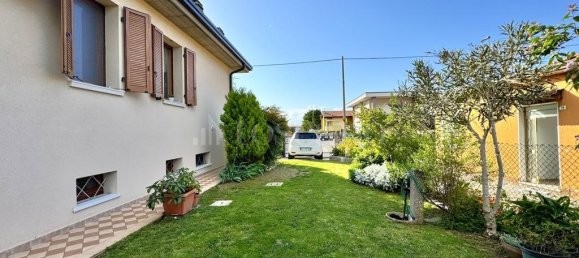 4 rooms Villa in Peschiera del Garda, Italy No. 145398 31