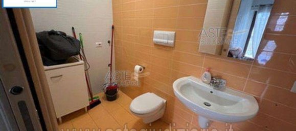 52m² Garage in Rome, Italy No. 28111 2