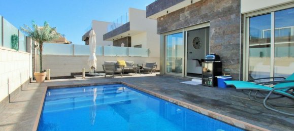 3 bedrooms Villa in Alicante, Spain No. 177092 2