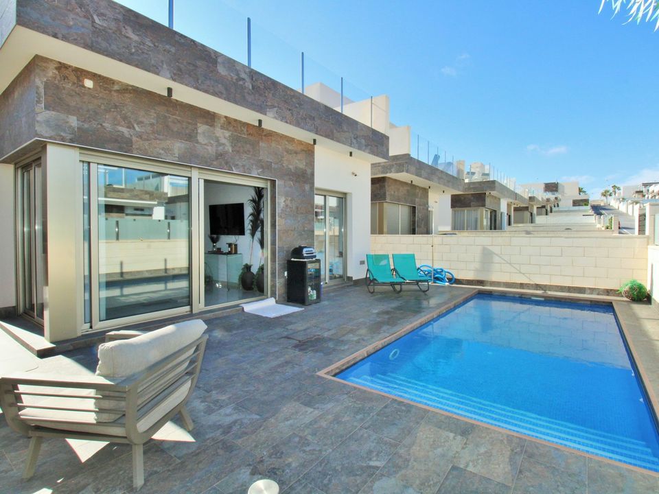 3 bedrooms Villa in Alicante, Spain No. 177092