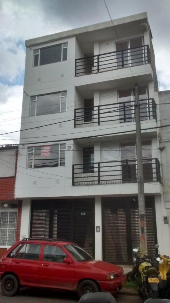 Casa de 3 dormitorios en Bogotá, Colombia No. 10237