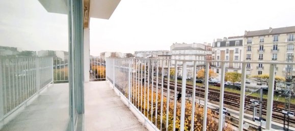 3 bedrooms Apartment in Courbevoie, France No. 330686 14