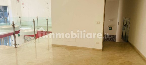 Propiedad comercial de 5 habitaciónes en Palermo, Italy No. 44230 15