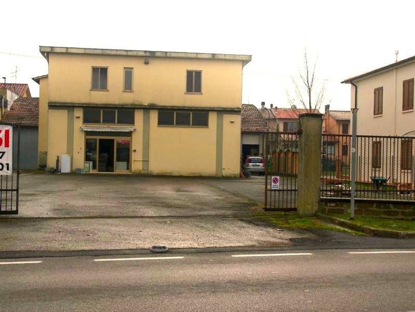 400m² Commercial property in Sinalunga, Italy No. 61312