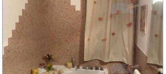 8 rooms Apartment in Ottaviano, Italy No. 10979 56