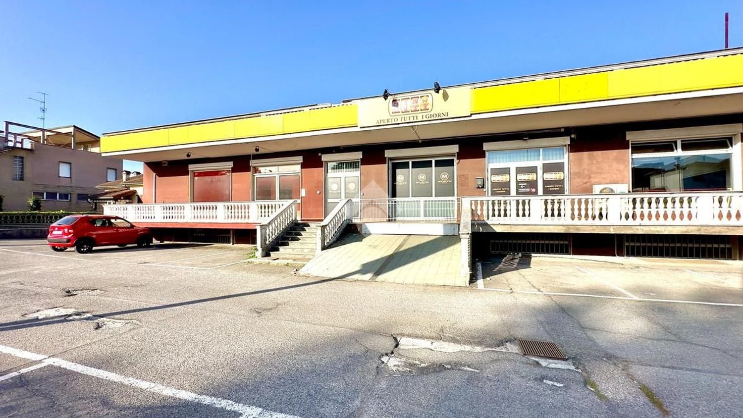 140m² Warehouse in Tortona, Italy No. 75865