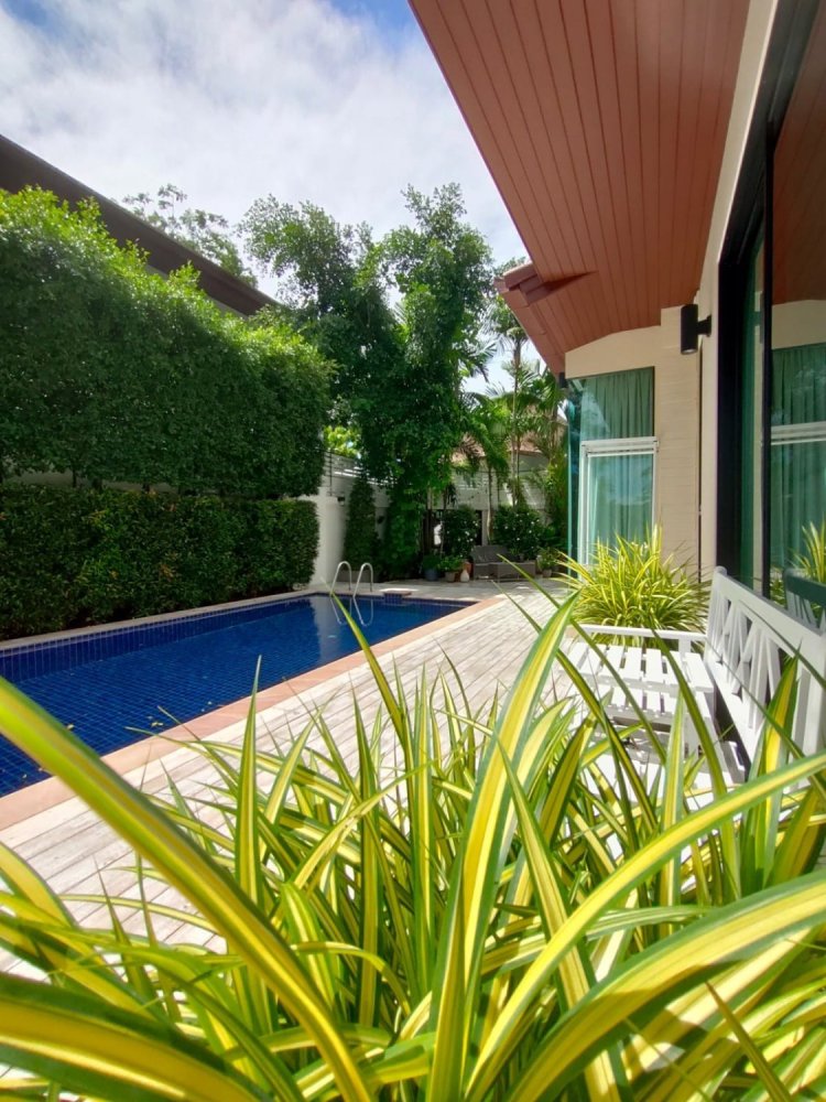3 bedrooms Villa in Bang Tao, Thailand No. 9236