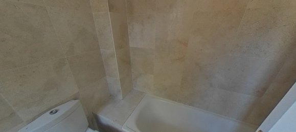 Apartamento de 3 dormitorios en Fuengirola, Spain No. 103540 12