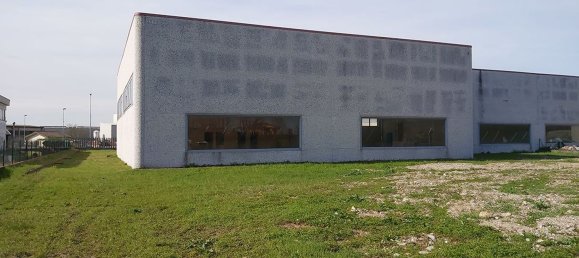 1090m² Warehouse in San Giovanni in Croce, Italy No. 103626 6