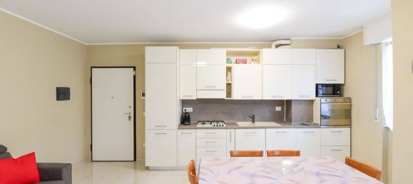 1 غرف نوم شقة في Mariano Comense, Italy رقم 381364 2