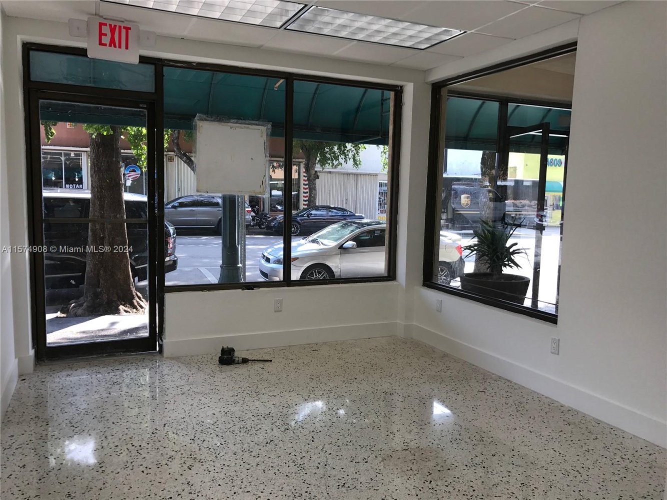 magasin à louer à Miami, Miami-Dade, Florida, USA № 613899