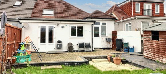 Bungalow de 3 dormitorios en Romford, United Kingdom No. 4816 2