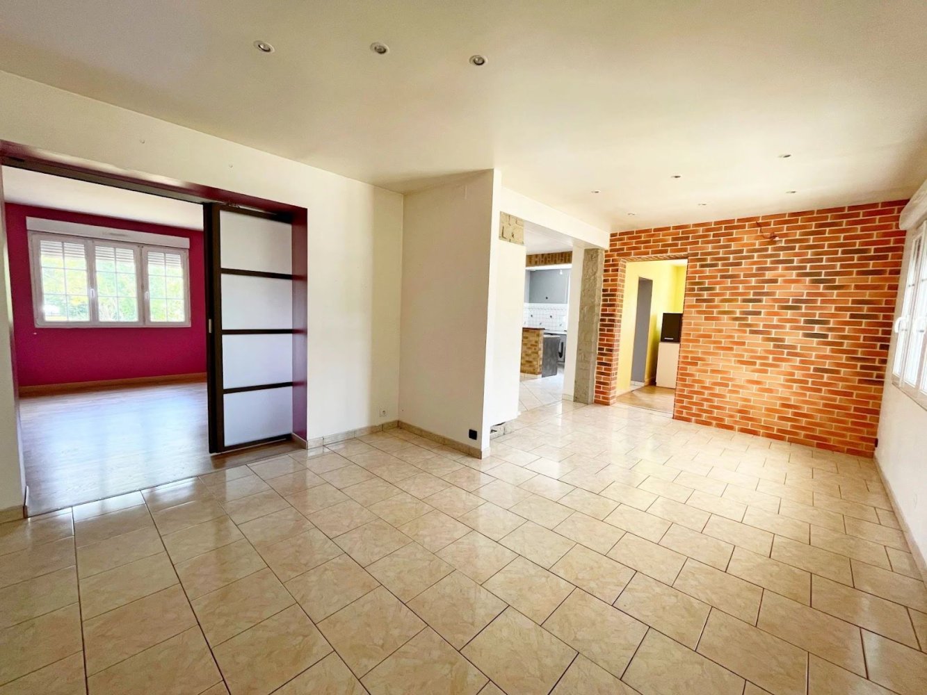 4 bedrooms House in Sissonne, France No. 90606