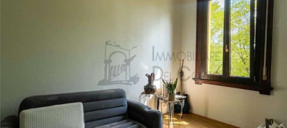 8 rooms Apartment in Modena, Italy No. 71244 4