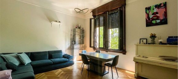 8 rooms Apartment in Modena, Italy No. 71244 3