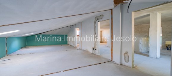 Apartamento de 3 habitaciónes en Jesolo, Italy No. 147777 31