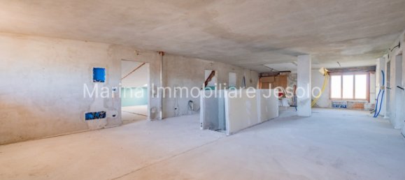 Apartamento de 3 habitaciónes en Jesolo, Italy No. 147777 27