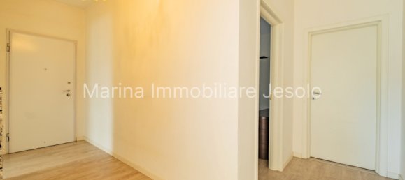 Apartamento de 3 habitaciónes en Jesolo, Italy No. 147777 7