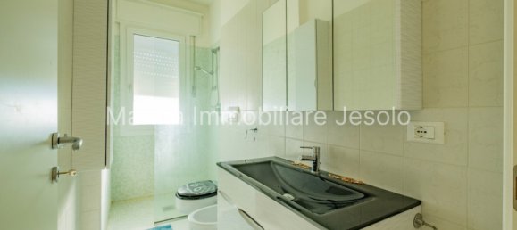 Apartamento de 3 habitaciónes en Jesolo, Italy No. 147777 6