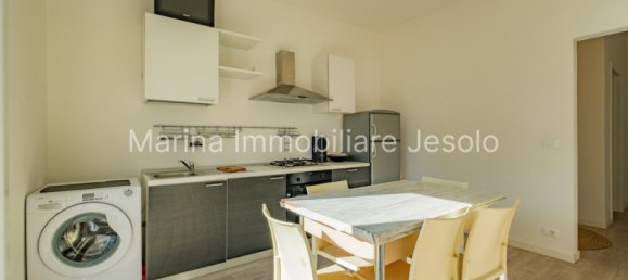 Apartamento de 3 habitaciónes en Jesolo, Italy No. 147777 3