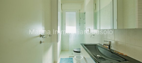 Apartamento de 3 habitaciónes en Jesolo, Italy No. 147777 5